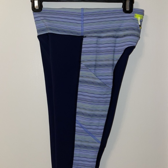 Lululemon Work out tights. Size 4 (worn once) - Picture 12 of 12